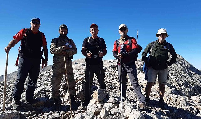 Milaslı dağcılar Bolkar Dağları zirvesinde