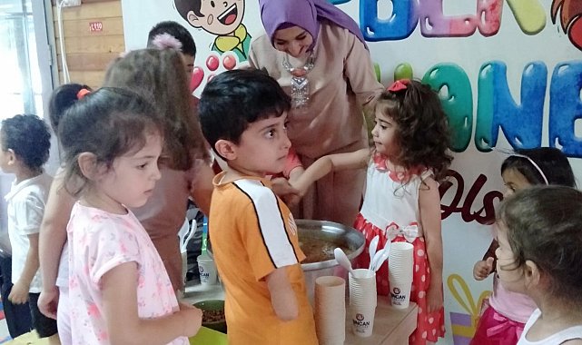 Minik eller aşure yaptı