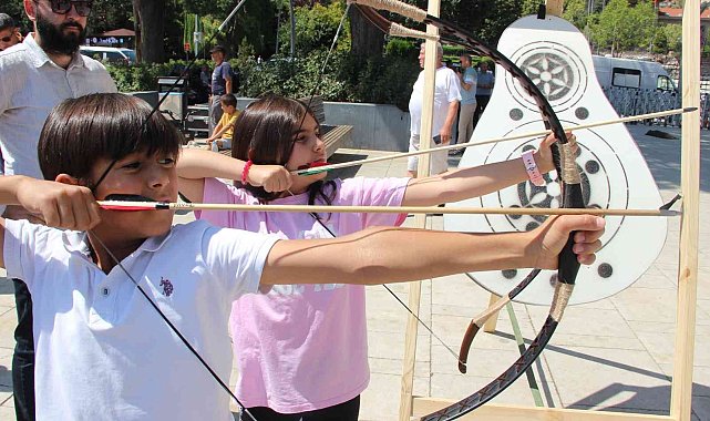 Minik okçular ata sporunu yaşatıyor