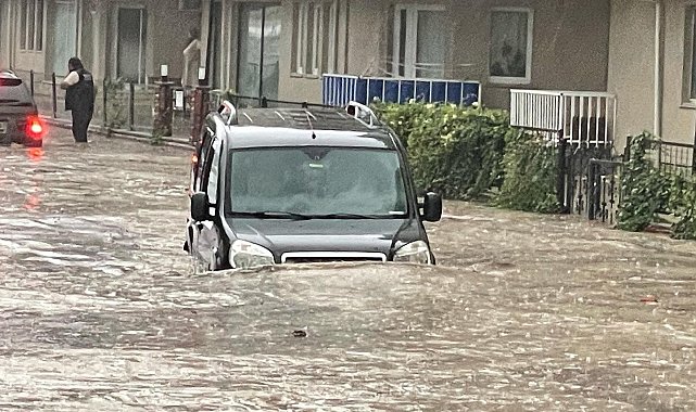Mudanya'da hayat normale döndü... Selden geriye çamur kaldı