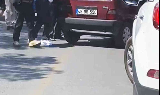 Muharrem İnce otobüsten inip araba itti