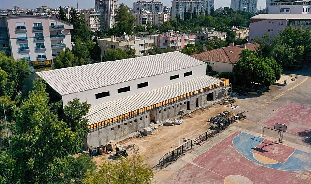 Muratpaşa'da öğrencilere bir spor salonu daha