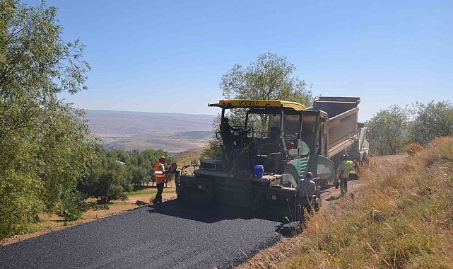Muş'ta 210 köy yolu 64 milyon liralık yatırımla yenileniyor