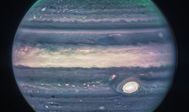 NASA'nın uzay teleskobu Jipüter'i görüntüledi