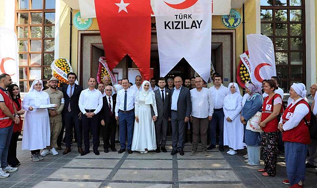 Nikahlarını kıydırıp, kan bağışında bulundular