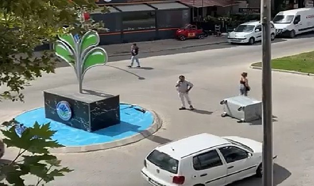 Öfkelenen genç kız ortalığı birbirine kattı