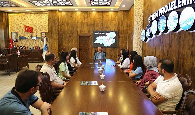 Öğrencilerden Tuşba Belediye Başkanı Salih Akman'a teşekkür ziyareti