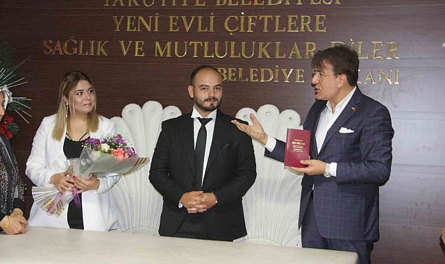 Önce nikah kıydılar, ardından koşarak haber yapmaya gittiler