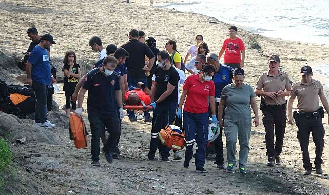 Ordu'da yamaç paraşütü kumsala düştü: 2 yaralı