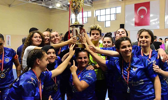 Ortacalı sporcular İşitme Engelliler Kadın Futsal Türkiye Şampiyonası'nda şampiyon oldu
