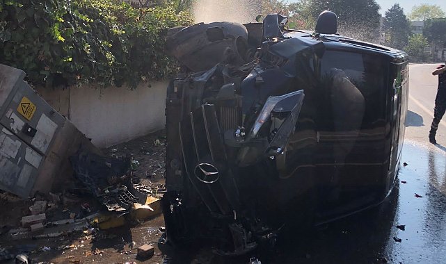 Otomobil ile çarpışan hafif ticari araç devrildi: 1 yaralı