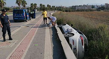 Otomobil şarampole devrildi, kimsenin burnu bile kanamadı