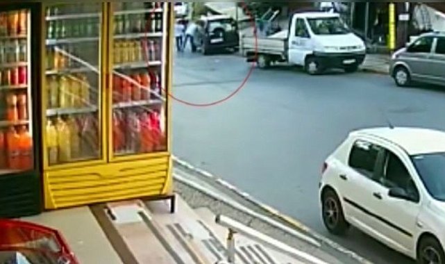 Otomobilden çaldıkları telefonu satarken suçüstü yakalandılar