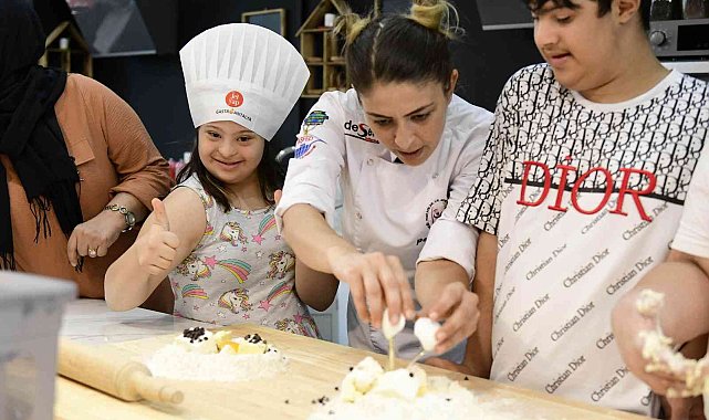 Özel çocuklar pasta ve pizza yaptı