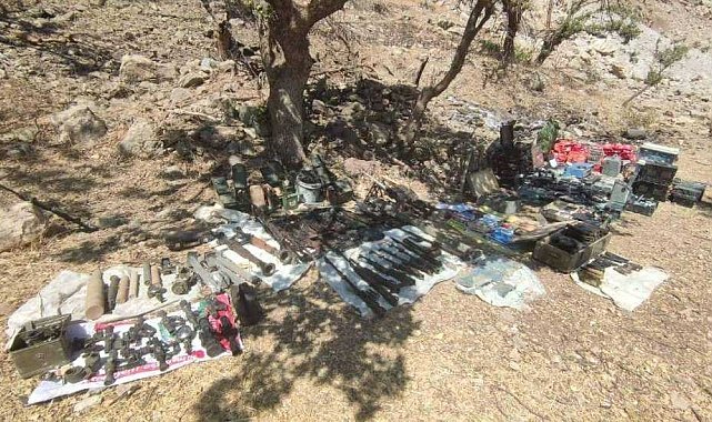 Pençe-Kilit Operasyonu bölgesinde teröristlere ait çok sayıda silah ve mühimmat ele geçirildi