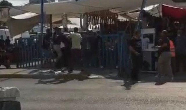 Pendik'te pazarda yan bakma kavgası: Metrelerce kovaladı