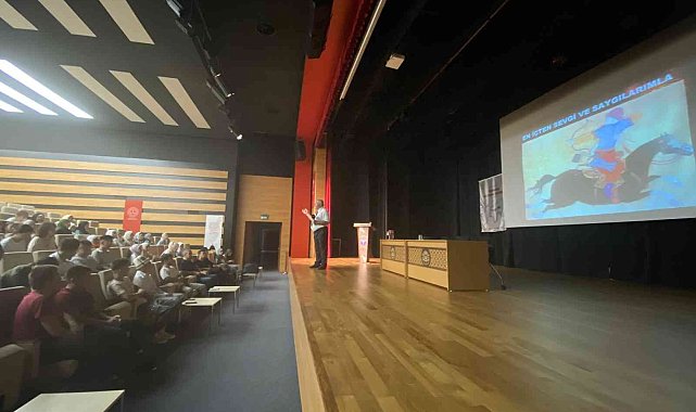 Pendik'te, yurt dışından gelen öğrencilere 'Türk Kültürü ve Dünyası' konferansla anlatıldı