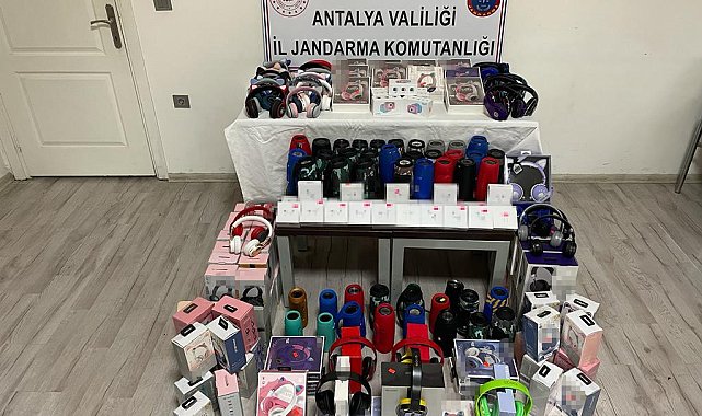 Piyasa değeri 300 bin TL olan kaçak elektronik ürünler ele geçirildi