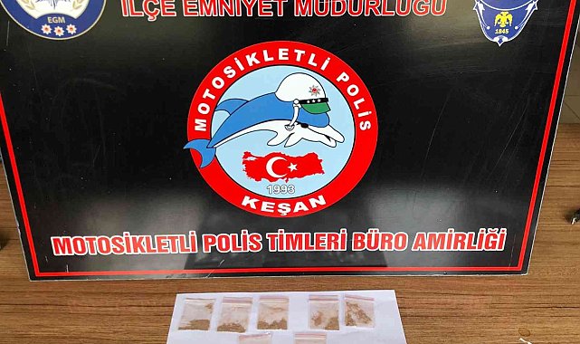 Polisin şüphe üzerine durdurduğu 2 kişinin üzerinden uyuşturucu çıktı