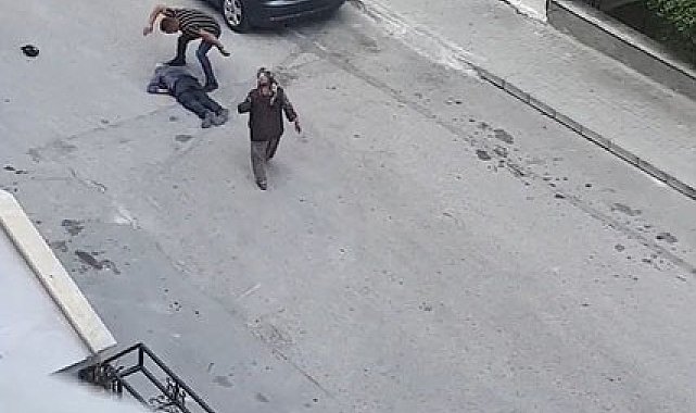 "Annemi taciz etti" diyerek dakikalarca yaşlı adamı darp etti