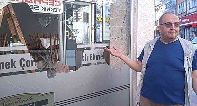 Sabah dükkânını açmaya gelen esnafa cam şoku
