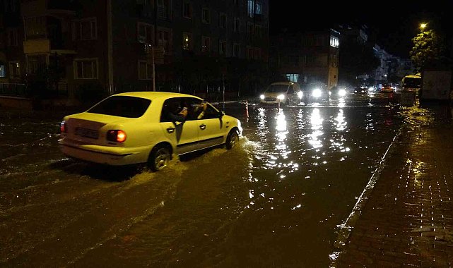 Sağanak yağış Çanakkale'de hayatı olumsuz etkiledi