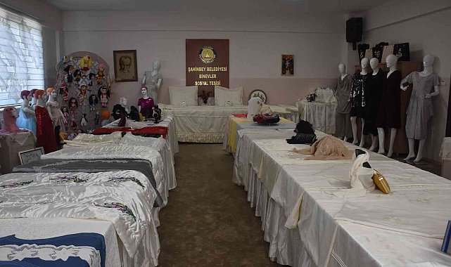 Şahinbey kursiyerleri el emeği çalışmalarını sergiledi