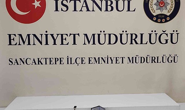 Sancaktepe'de pes dedirten hırsızlık: Önce anahtarı sonra aracı çaldı
