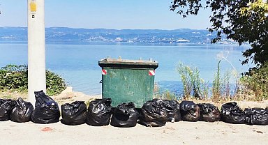 Sapanca Gölü kıyısından 23 torba çöp çıktı