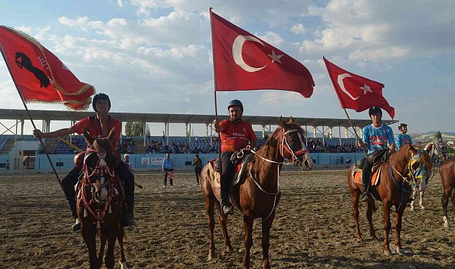 Selendi'de atlı ciritte çeyrek final maçları başladı