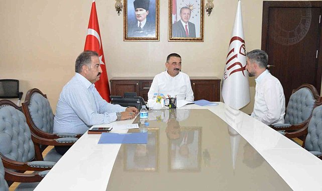 Siirt Valisi Hacıbektaşoğlu, köy muhtarlarının sorun ve taleplerini dinledi