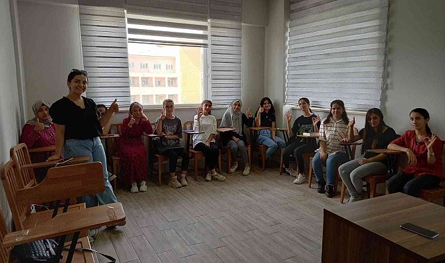 Silopi'de 15 bin kişi Halk Eğitim Merkezi kurslarından faydalanı