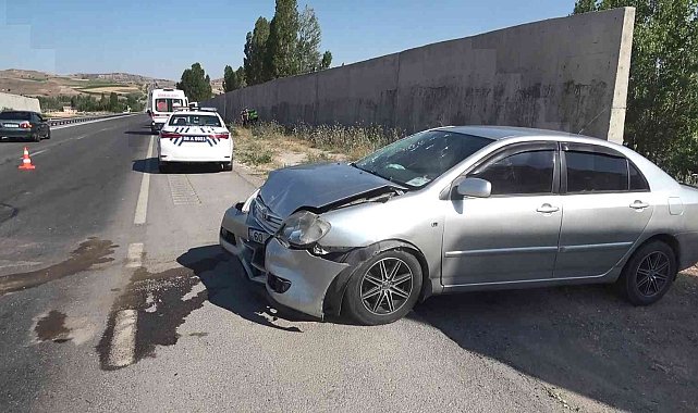 Sivas'ta otomobiller çarpıştı: 4'ü çocuk 13 yaralı