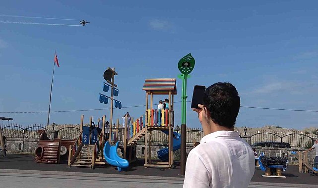 SOLOTÜRK ekibi prova uçuşu yaptı, vatandaşlar heyecanla izledi