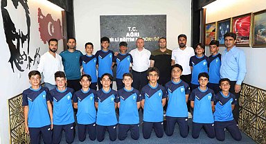Sporcu öğrencilerden Milli Eğitim Müdürü Kökrek'e ziyaret