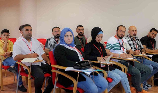 SÜ İletişim Fakültesi akademisyenleri Azez'deki gazetelere eğitim verdi