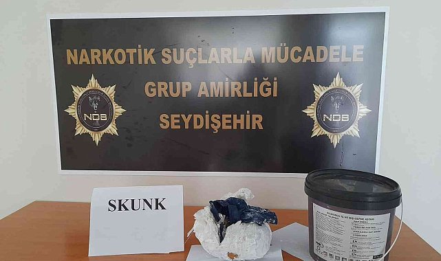 Şüpheli araçta boya kutusunda 'skunk' ele geçirildi