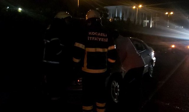 Tatil dönüşü evlerine giden ailenin otomobilinde yangın çıktı