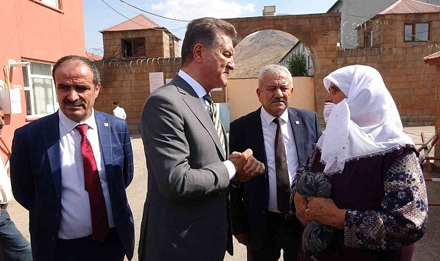 TDP Genel Başkanı Sarıgül, Muş'ta cezaevi önünden af çağrısında bulundu