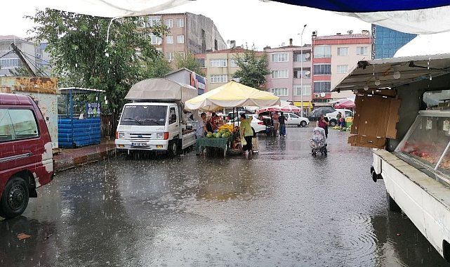 Tekirdağ'da sağanak yağış hayatı olumsuz etkiledi