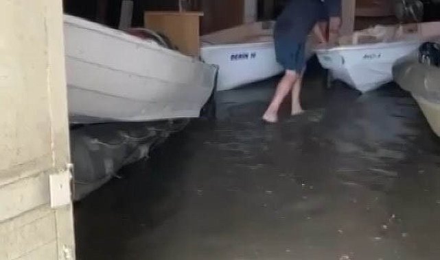 Tekneler denizde değil depoda yüzdü