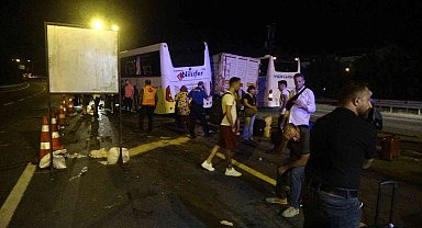 TEM'de tır, kamyon ve yolcu otobüsü kazaya karıştı: 8 yaralı