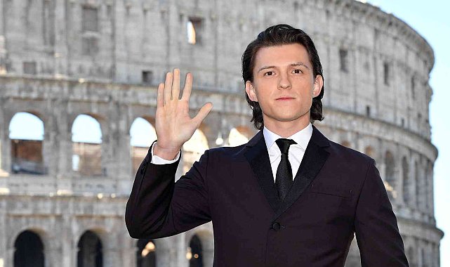 Tom Holland sosyal medyaya ara verdi