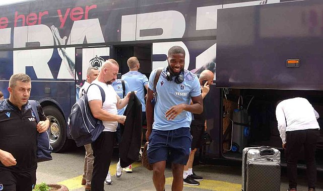 Trabzonspor, Şampiyonlar Ligi play-off maçı için Kopenhag'a gitti