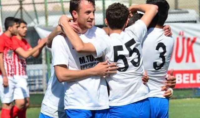 Trafik kazasında hayatını kaybeden futbolcu için lokma hayrı