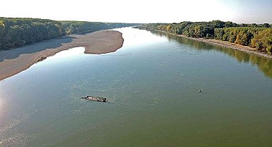 Tuha Nehri'ni kuraklık vurdu: 2. Dünya Savaşı'nda batan gemi ortaya çıktı