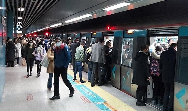 Ulaştırma ve Altyapı Bakanlığı: "Hafta sonu Marmaray seferleri saat 01.30'a kadar uzatıldı"