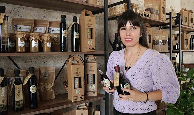 Üzüm pekmezinin bilimsel araştırmasını yapıyor