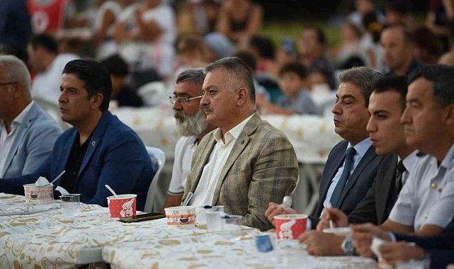 Vali Yazıcı,Döşemealtı'nda aşure lokması etkinliğine katıldı