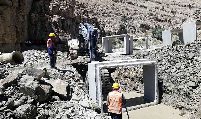 Van Büyükşehir Belediyesi yolların alt yapısını güçlendiriyor
